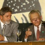 Presidente Lula e Celso Furtado durante evento de recriação da SUDENE, em Fortaleza, Ceará, em 2003.