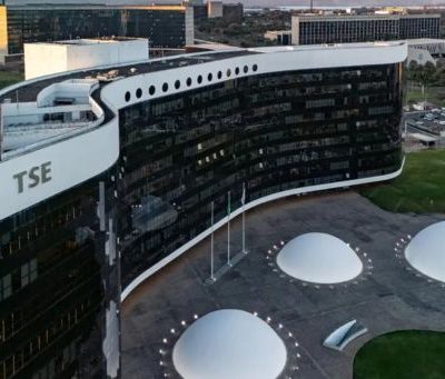Fachada do Tribunal Superior Eleitoral em Brasília, relacionada à carta aberta de instituições científicas sobre decisões eleitorais.