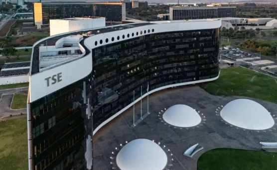 Fachada do Tribunal Superior Eleitoral em Brasília, relacionada à carta aberta de instituições científicas sobre decisões eleitorais.